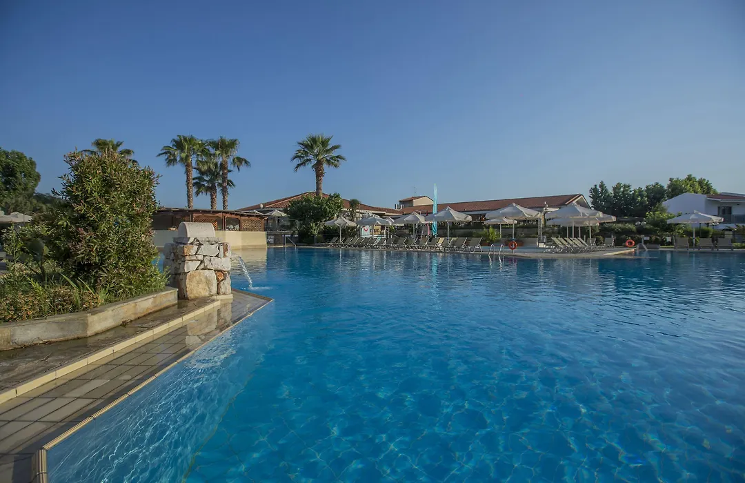 Golden Coast Hotel & Bungalows-1