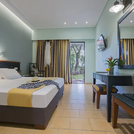 Golden Coast Hotel & Bungalows-2
